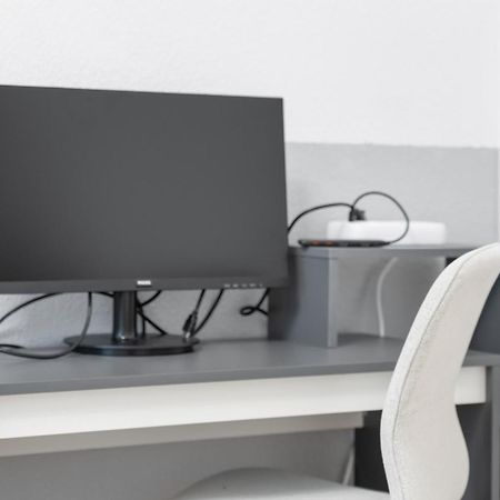Tolles Design, Hochwertig, Vollausstattung, 3 Zimmer, Grosses Bad & Gaeste-Wc, Grosse Kueche, 3 X Smart Tv, 11 Min Zum Hbf Duisburg Exteriör bild