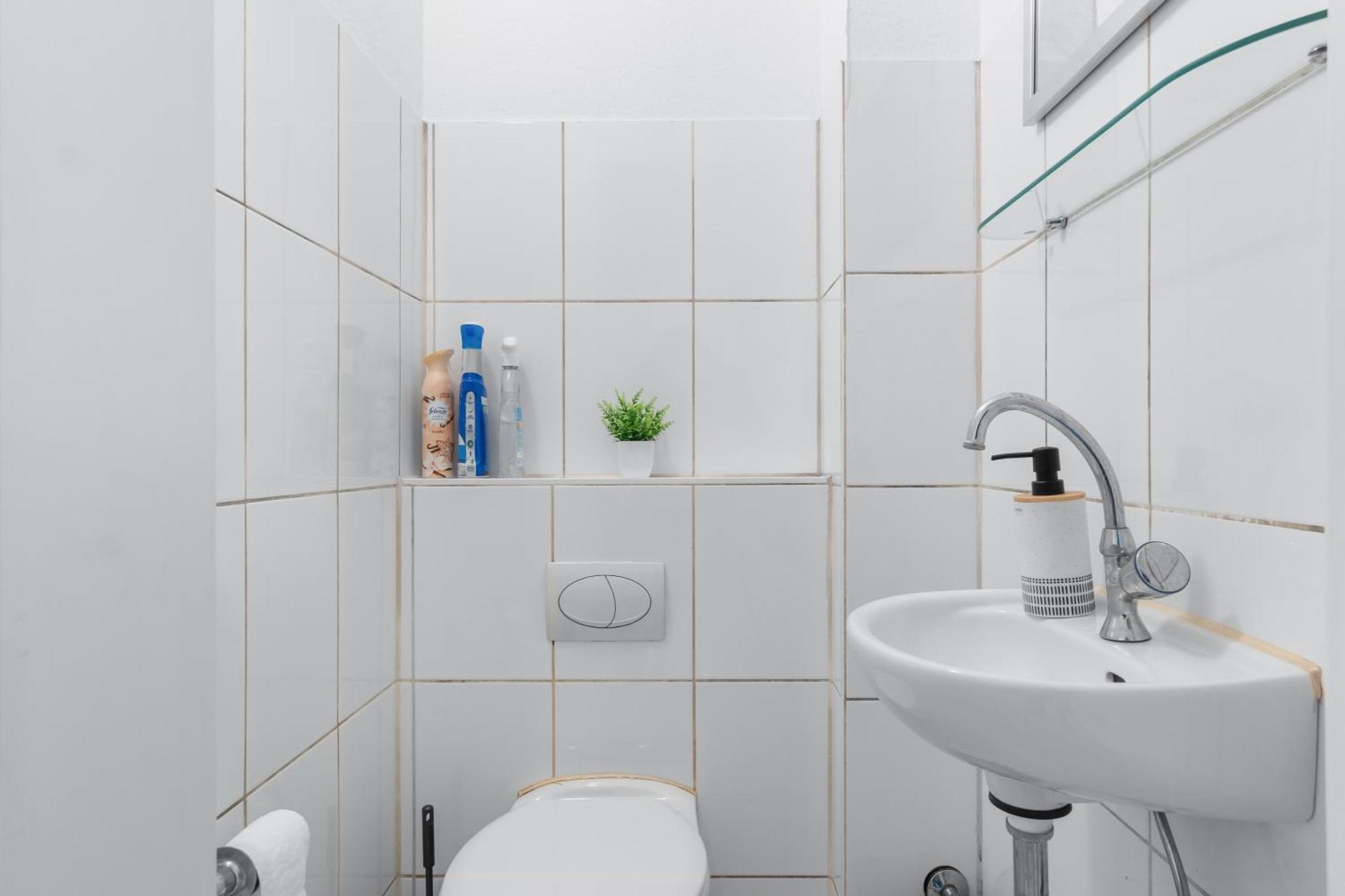 Tolles Design, Hochwertig, Vollausstattung, 3 Zimmer, Grosses Bad & Gaeste-Wc, Grosse Kueche, 3 X Smart Tv, 11 Min Zum Hbf Duisburg Exteriör bild