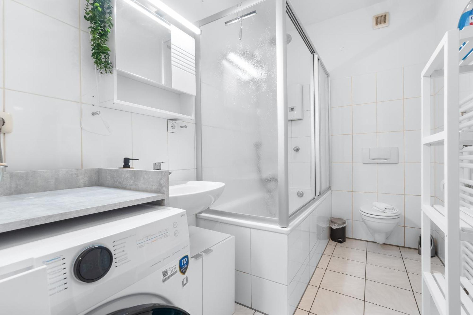 Tolles Design, Hochwertig, Vollausstattung, 3 Zimmer, Grosses Bad & Gaeste-Wc, Grosse Kueche, 3 X Smart Tv, 11 Min Zum Hbf Duisburg Exteriör bild