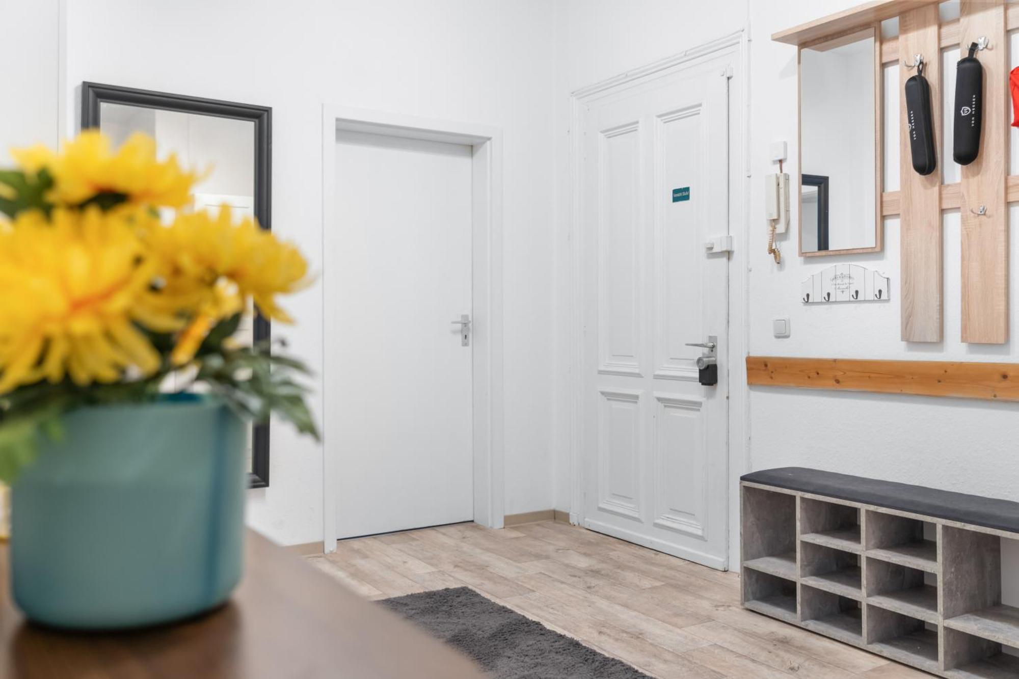 Tolles Design, Hochwertig, Vollausstattung, 3 Zimmer, Grosses Bad & Gaeste-Wc, Grosse Kueche, 3 X Smart Tv, 11 Min Zum Hbf Duisburg Exteriör bild